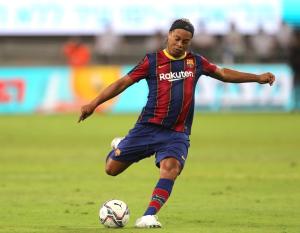 Ronaldinho deseó a Messi “muchos momentos de alegría” en el PSG
