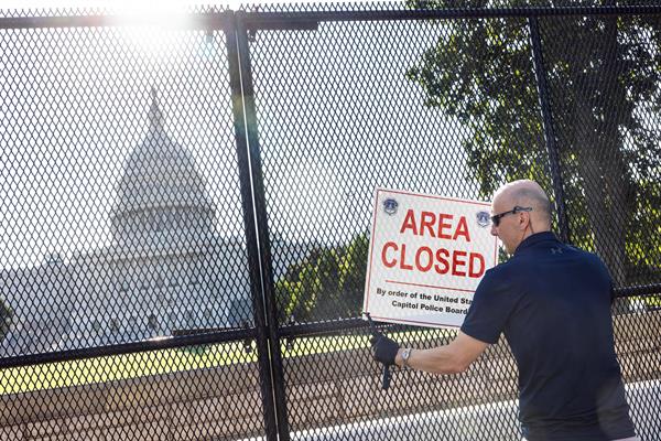 Retiran valla del Capitolio de EEUU, seis meses después del asalto (Foto)