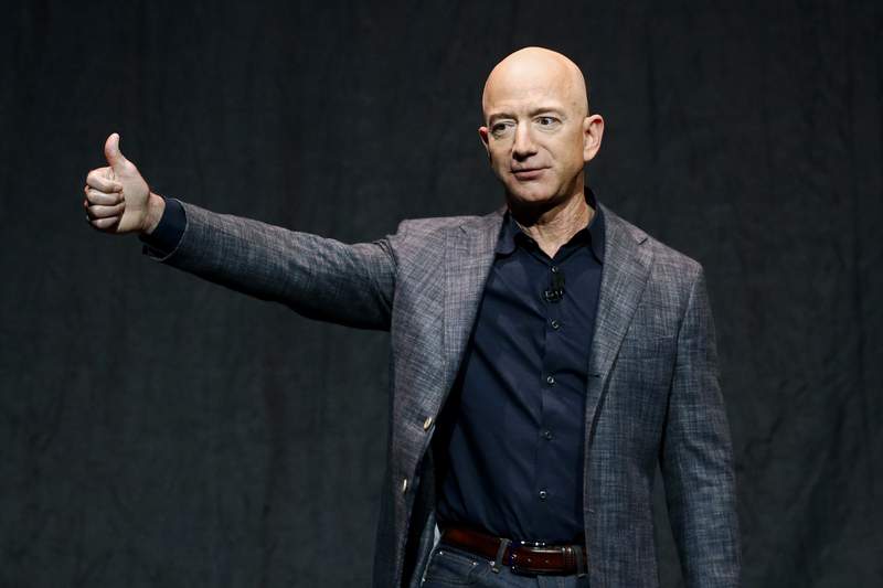 Jeff Bezos recibió la autorización para despegar a bordo su cohete al espacio