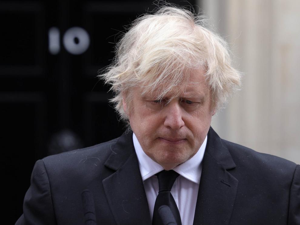 En busca de “oxígeno”, Boris Johnson remodela su gobierno