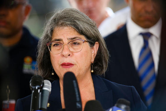 ¿Quién es Daniella Levine Cava, la alcaldesa que responde por el derrumbe de Miami?