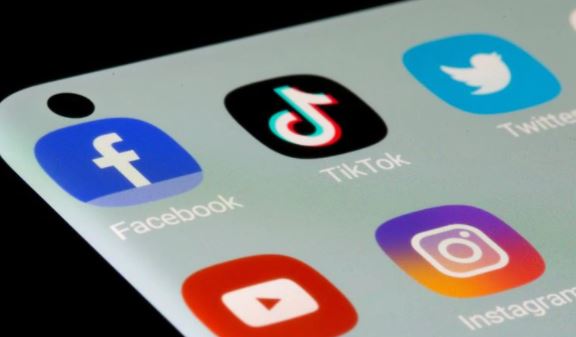 Amenazado por TikTok, al gigante de las redes sociales Facebook le cuesta atraer a los jóvenes