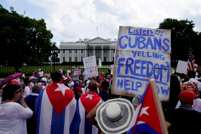 EN FOTOS: Caravana de cubanos llegó a la Casa Blanca para protestar contra la dictadura castrista