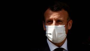 Vacunación antiCovid, una arriesgada apuesta electoral para Macron en Francia