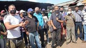 Vendedores protestaron a las puertas del mercado de El Tigre para que se les permita trabajar esta semana