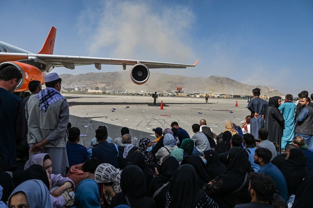 EEUU controla el aeropuerto de Kabul y los talibanes sus inmediaciones