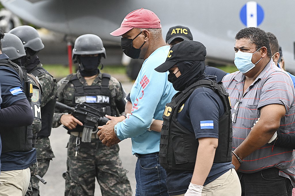 Trasladaba droga en cisternas para agua: Alcalde de paradisíaca isla hondureña detenido por narcotráfico