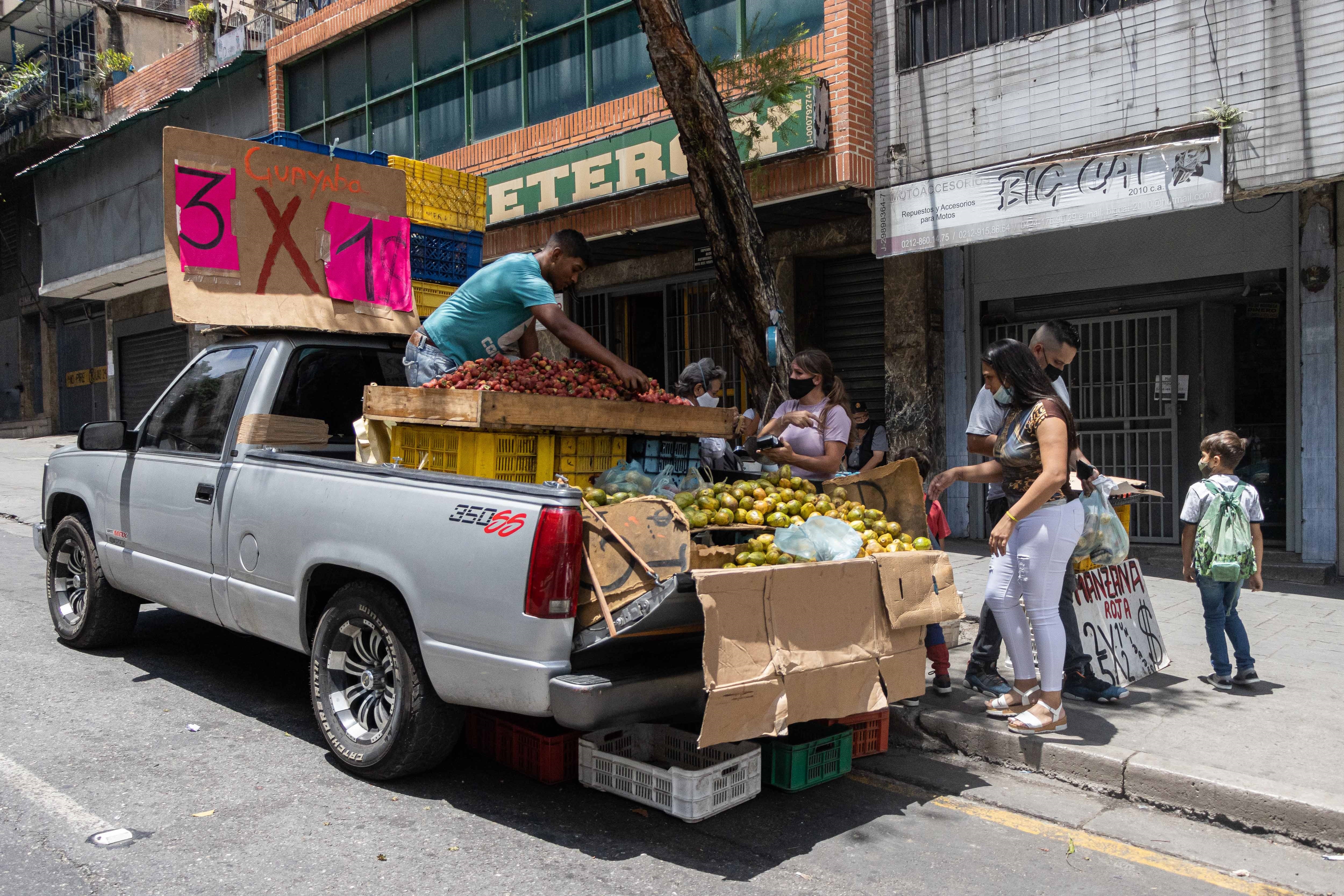 Casi el 85% de los venezolanos está en la informalidad laboral, según estudio