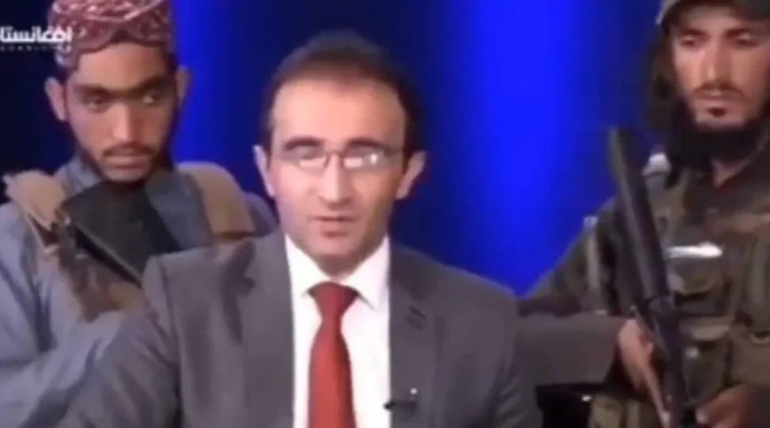 VIDEOS: Con ametralladoras en la espalda, periodista de la TV afgana dijo que está “todo tranquilo”