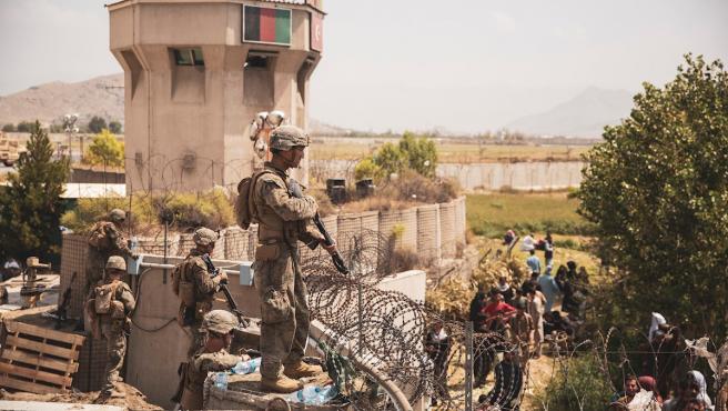 EEUU pide evitar acudir al aeropuerto de Kabul debido a las “amenazas activas” que persisten