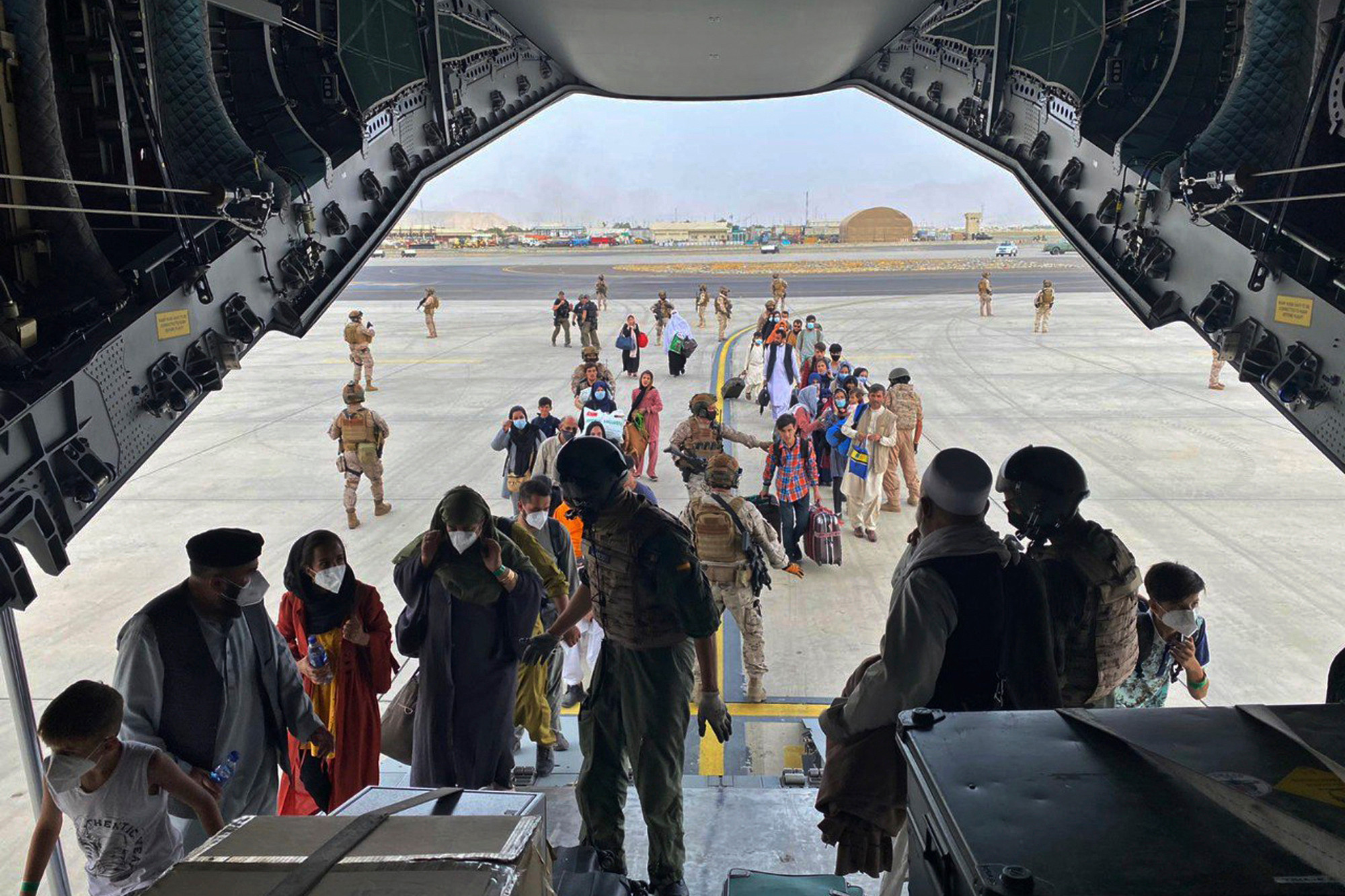 Acusan al Departamento de Estado de bloquear los vuelos privados de evacuación en Afganistán