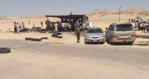 Atentado suicida con carro bomba contra un puesto de control en centro de Libia