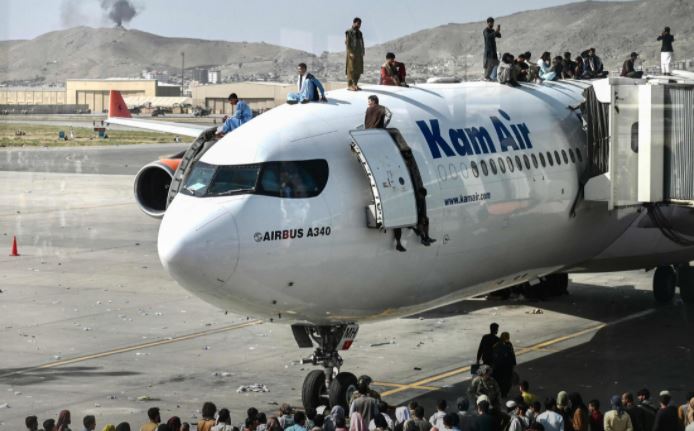 EEUU reanudó evacuaciones desde aeropuerto de Kabul tras horas de interrupción