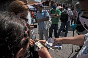 Transportistas de Caracas no han visto los nuevos billetes de la última reconversión monetaria