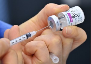 ¿Quién debe recibir una dosis de refuerzo de la vacuna antiCovid? La OPS marca prioridades