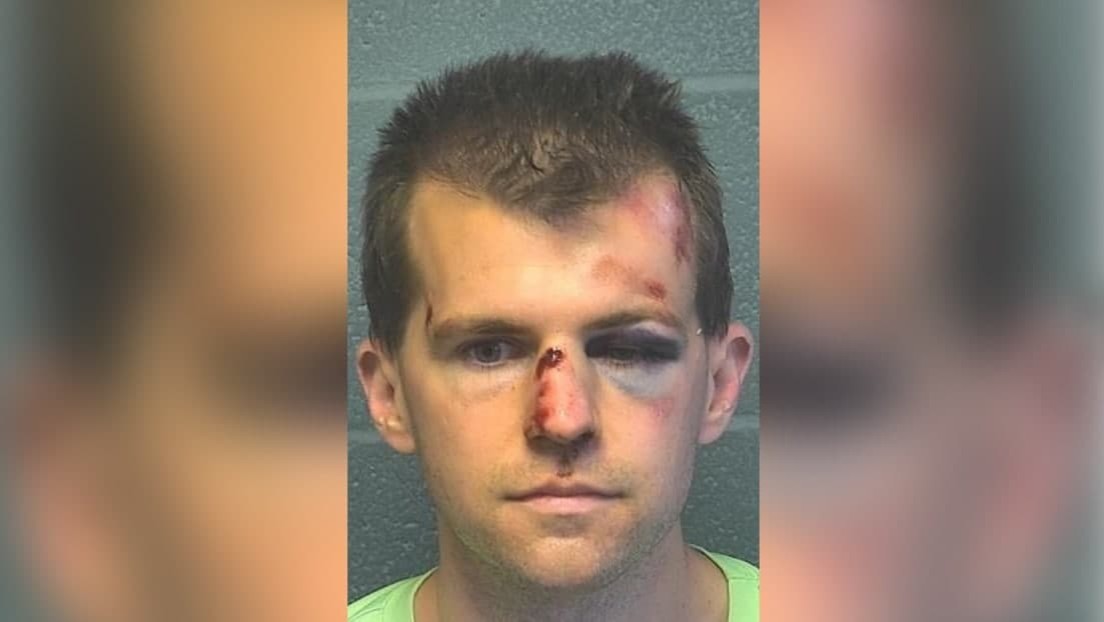 Un hombre golpea al pastor de una iglesia después de que lo sorprendiera tocando indebidamente a su hijo de 9 años