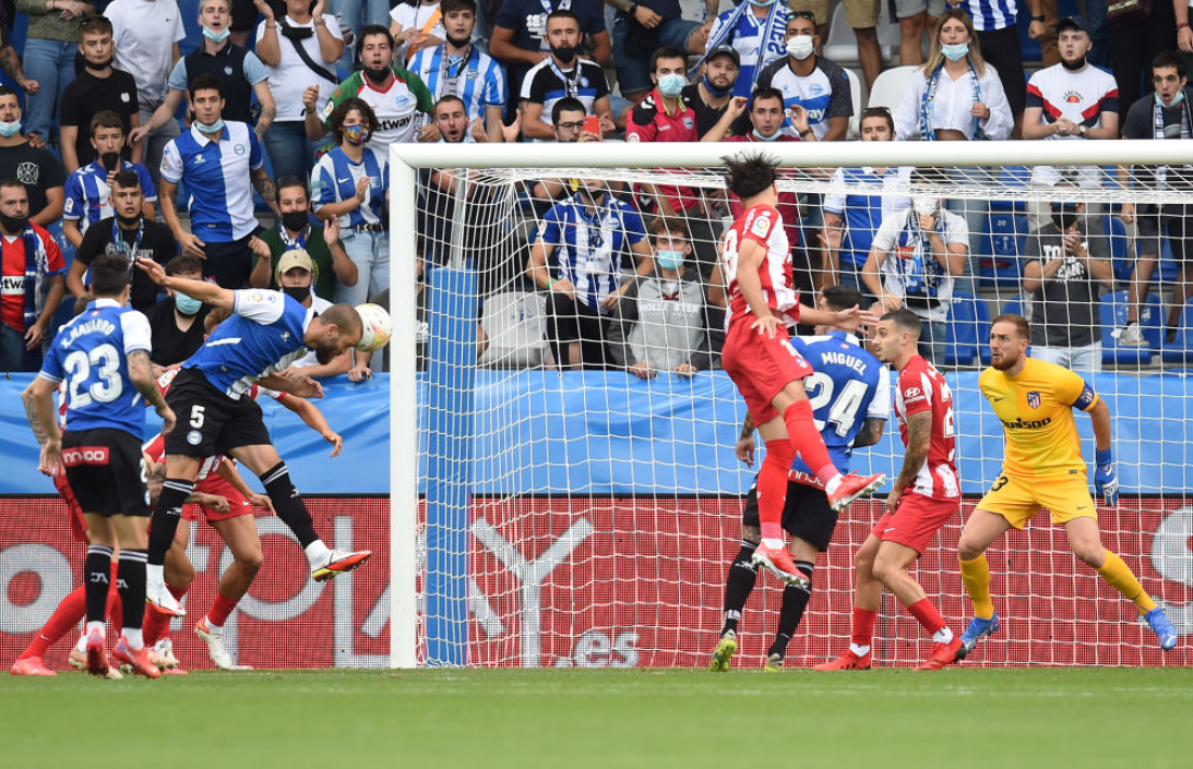 Allá Rodó: Atlético Madrid no pudo contra el Alavés con un golazo tempranero de Víctor Laguardia (VIDEO)