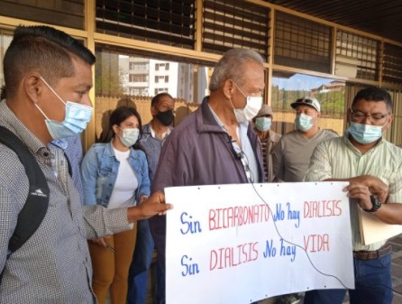Escasez de bicarbonato se sumó a las dificultades de los pacientes renales en Mérida