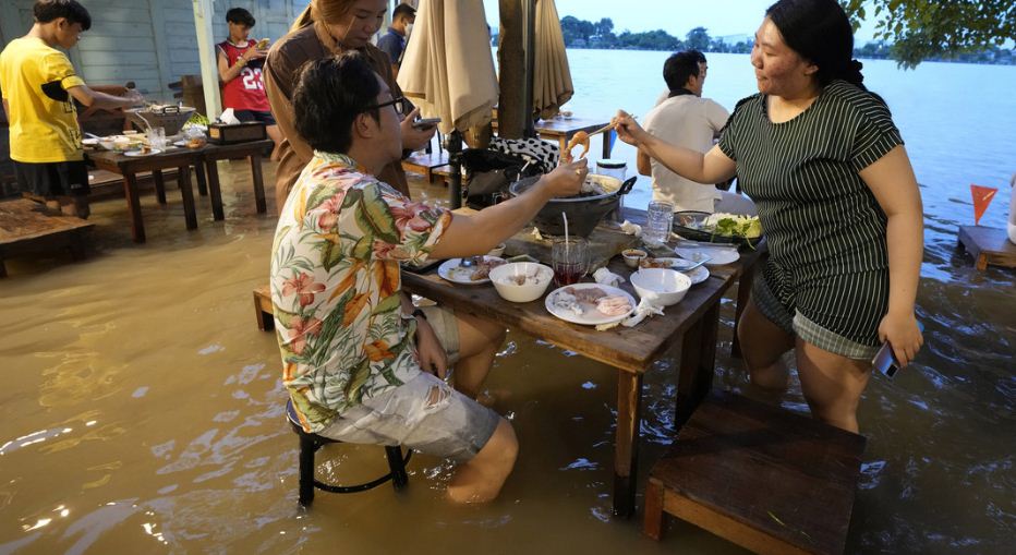 EN FOTOS: Restaurante tailandés quedó inundado y se convirtió en lugar para amantes de la gastronomía
