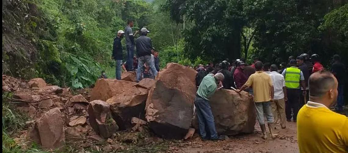 Derrumbes en el sector La Blanca ponen en riesgo a los conductores que van hacia la zona norte de Táchira