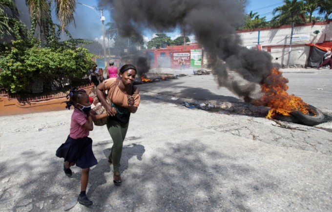 Quiénes son los “400 hombres inexpertos” que secuestraron a 17 misioneros estadounidenses en Haití