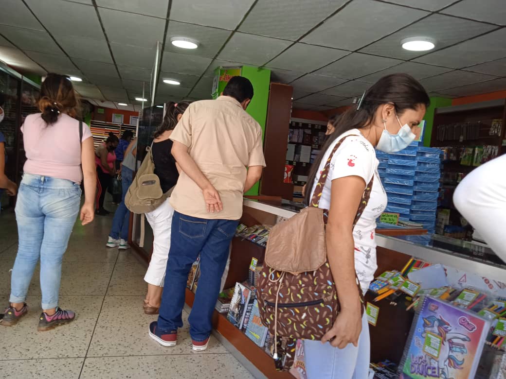 “Hacen de tripas, corazones” los padres merideños para comprar los útiles escolares