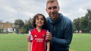 El Arsenal ficha a su jugador más joven, un niño de cuatro años
