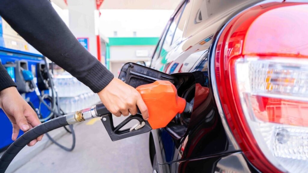 Los precios de la gasolina en Estados Unidos siguen aumentando sin control