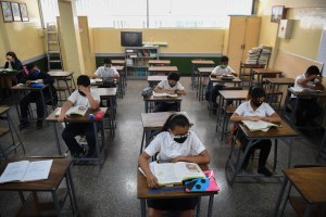 Cuánto debe gastar un venezolano para adquirir útiles y uniformes escolares para sus hijos
