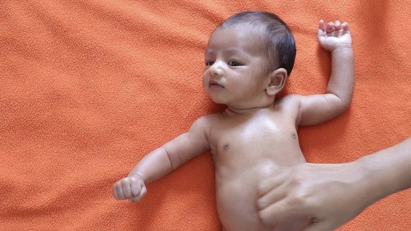 Existe un simple masaje que puede salvar vidas de bebés prematuros… y aquí te lo explicamos TODO