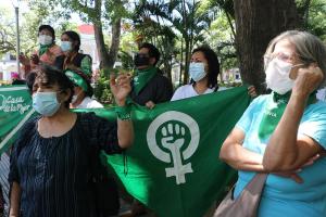 Niña violada en Bolivia fue sometida a un parto prematuro, según abogados