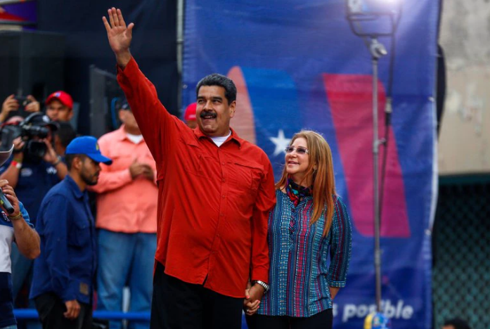 Las seis maniobras de Nicolás Maduro para permanecer en el poder, según The Economist