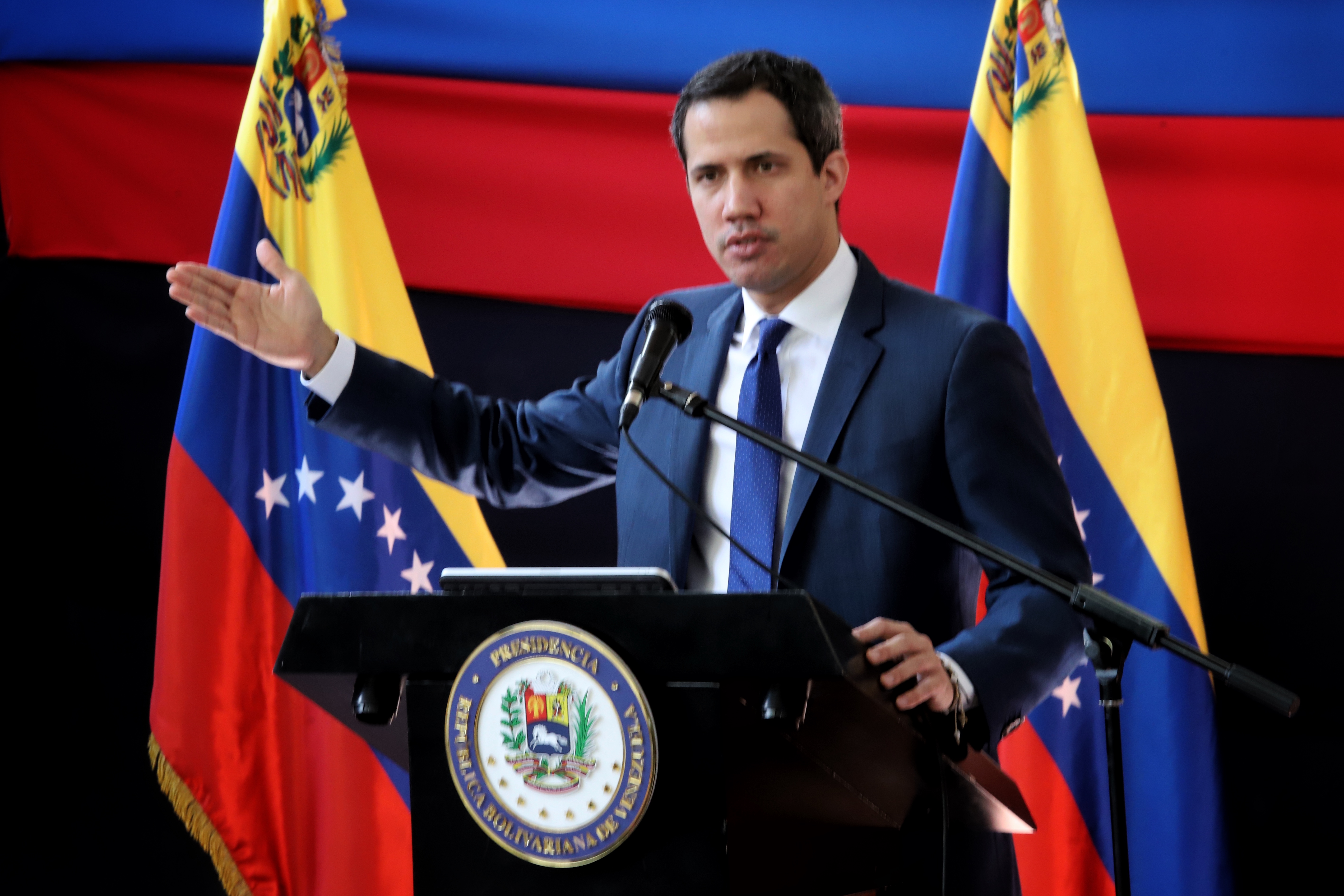 Guaidó llamó a unificar la lucha de Venezuela tras protestas de trabajadores públicos y educadores