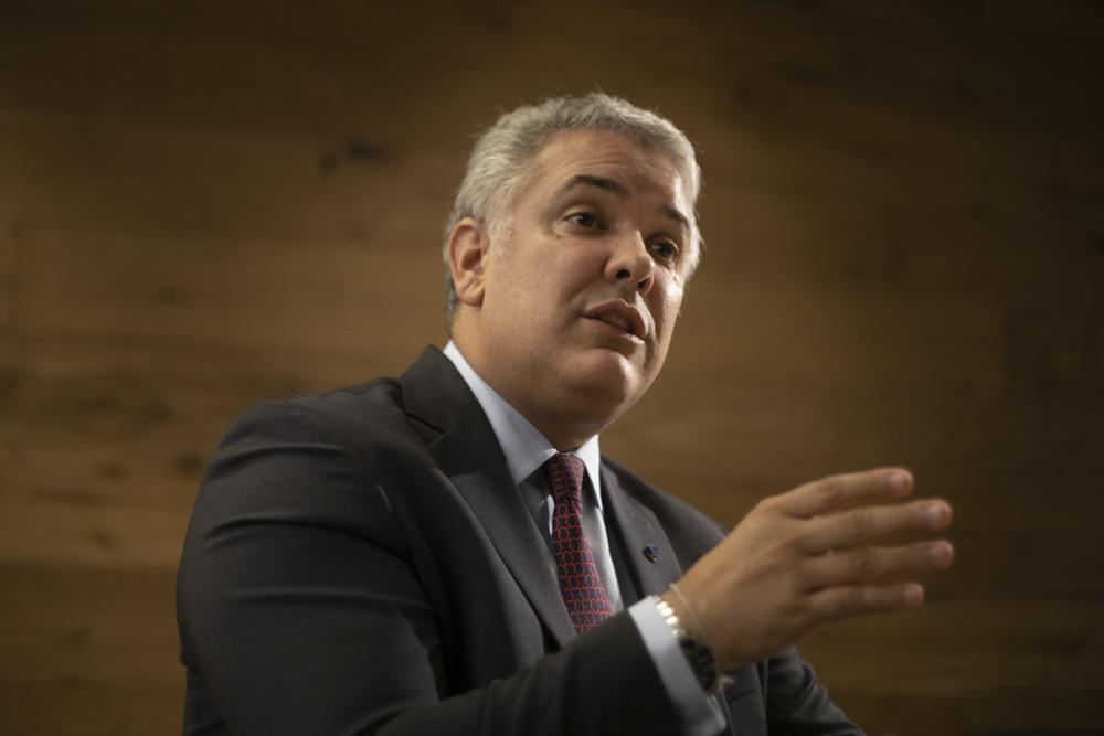 AP: Iván Duque ve una oportunidad en el cannabis medicinal, pero no en la coca