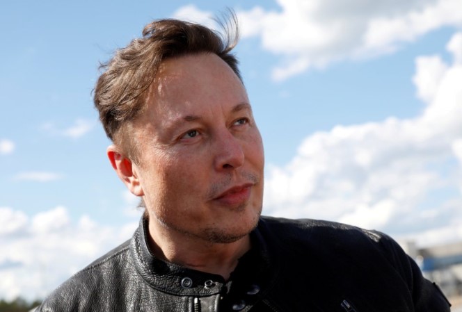 Elon Musk vende otros USD 906,5 millones de sus acciones en Tesla