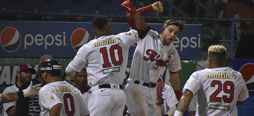 Tigres dominaron a Leones y Navegantes vencieron a Tiburones por paliza