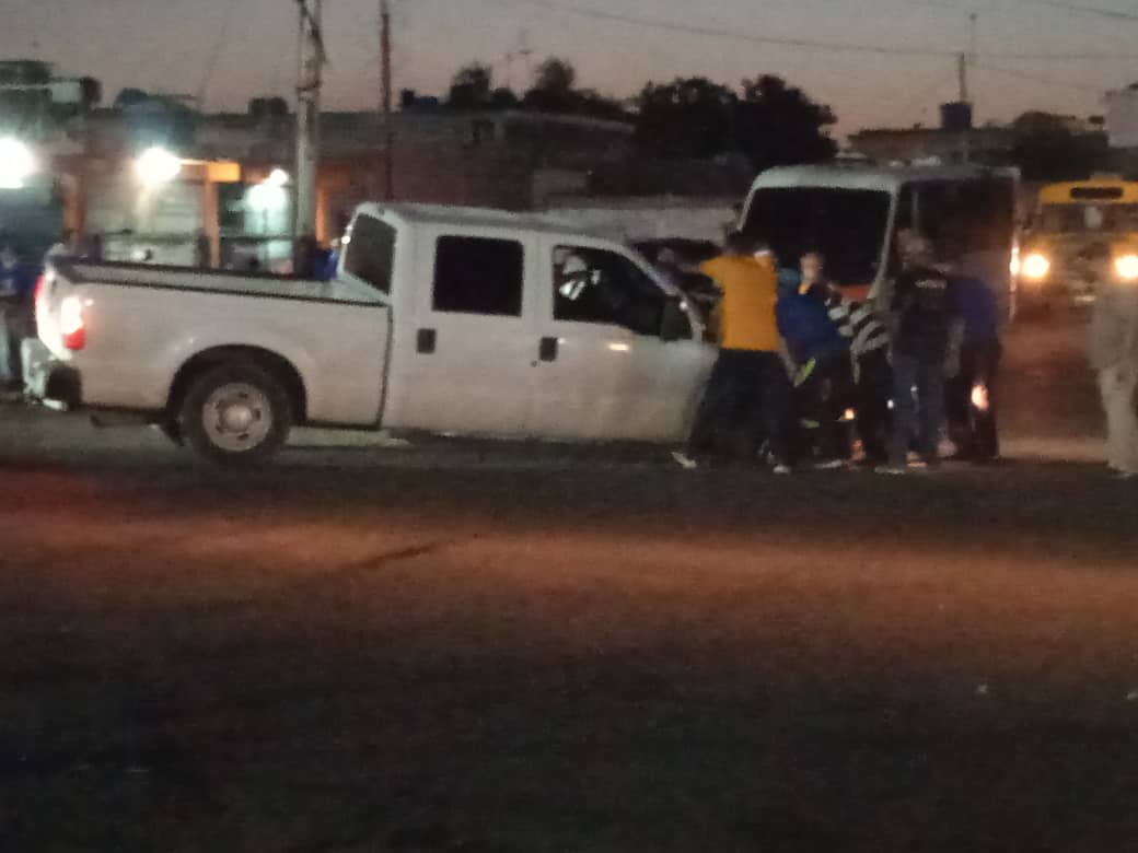 Megahuecos se observan en las calles del sur de Maracaibo y les llaman “Los traga-carros” (FOTOS)