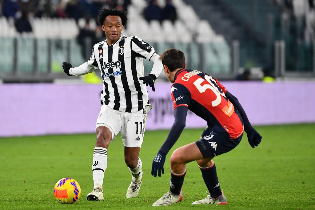 Golazo olímpico del bianconero Juan Cuadrado liquidó al Genoa