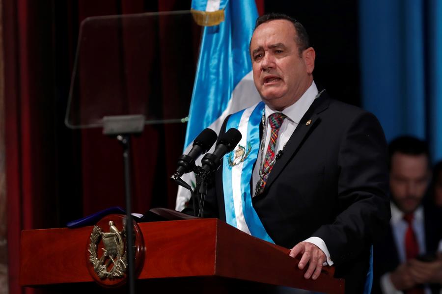 Giammattei planteó estado de sitio tras matanza de 13 personas en Guatemala