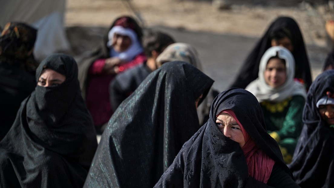 “Son seres humanos nobles y libres”: los talibanes emiten un decreto con derechos de las mujeres afganas