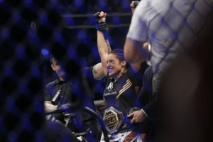La efusiva celebración de la venezolana Julianna Peña que se hizo viral tras ser campeona de la UFC (Vídeo)