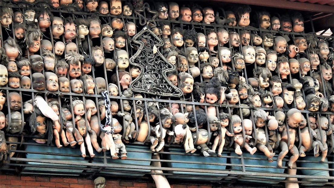 El misterio del balcón lleno de cabezas de muñecas en el centro de Caracas (Fotos)
