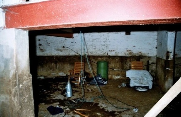 Cuatro horas de infierno: Mató a un hombre frente a sus hijos en una atroz cámara de torturas