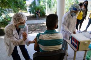 Sociedad Venezolana de Infectología cuestionó desinformación sobre tercera dosis contra el Covid