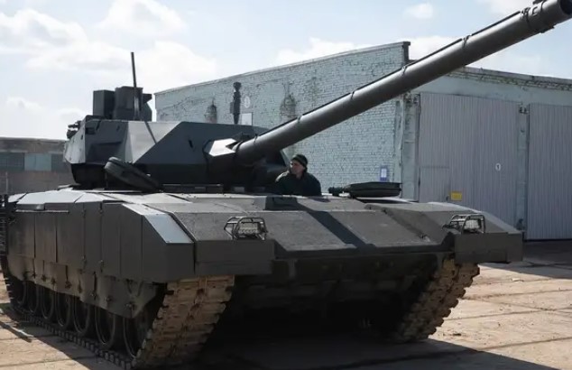 Rusia lanzó su tanque T-14 Armata, su proyecto más potente y avanzado