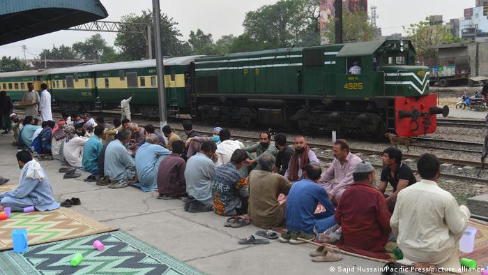Un atentado descarrila un tren y deja al menos cinco heridos en Pakistán