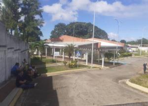 El hampa desmanteló por cuarta vez el colegio Doña Menca De Leoni en Bolívar