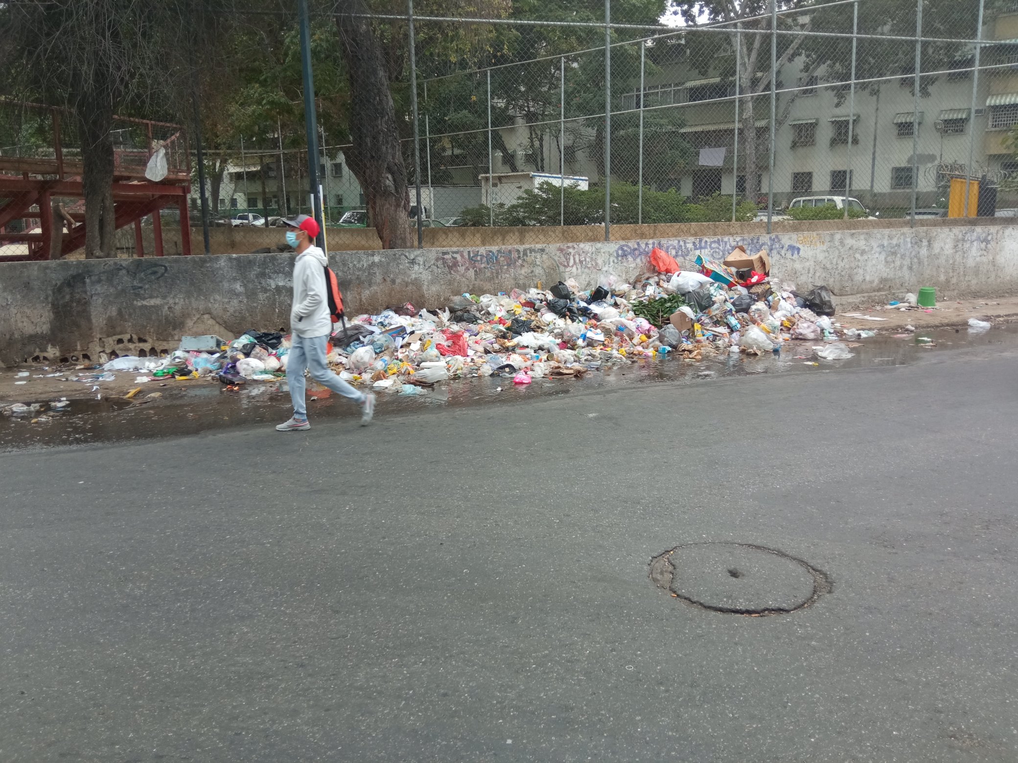 A la Alcaldía se le olvidó recoger la basura en la parroquia Coche de Caracas #17Ene (Fotos)