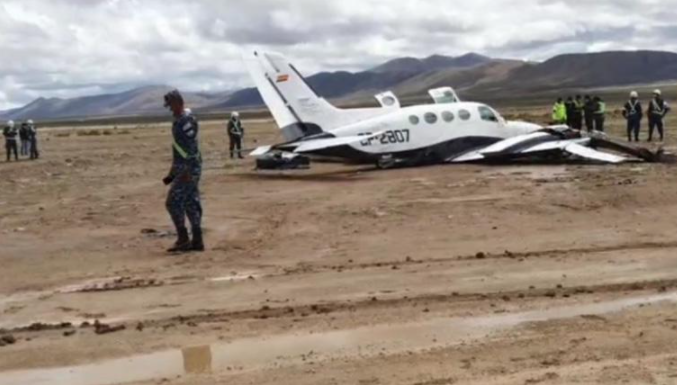 VIDEO: Cuatro heridos tras aterrizaje de emergencia de una avioneta en Bolivia