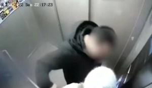 La brutal golpiza de un hombre a un acosador que intentó abusar de su hija de 15 años en un ascensor (VIDEO)